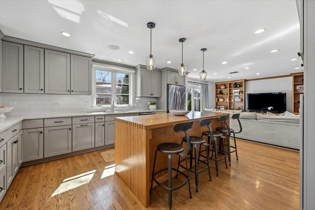 2121 Greenwood Avenue, Wilmette, IL 60091