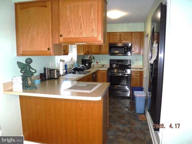 16 CRAFTON RD, Essex, MD 21221