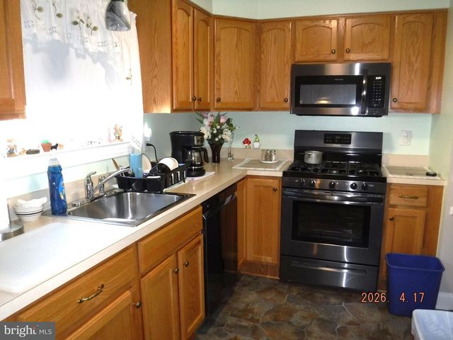 16 CRAFTON RD, Essex, MD 21221
