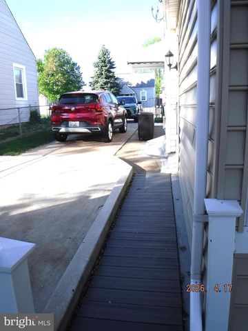 16 CRAFTON RD, Essex, MD 21221