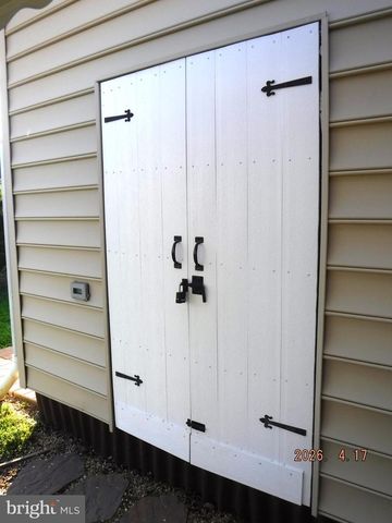 16 CRAFTON RD, Essex, MD 21221