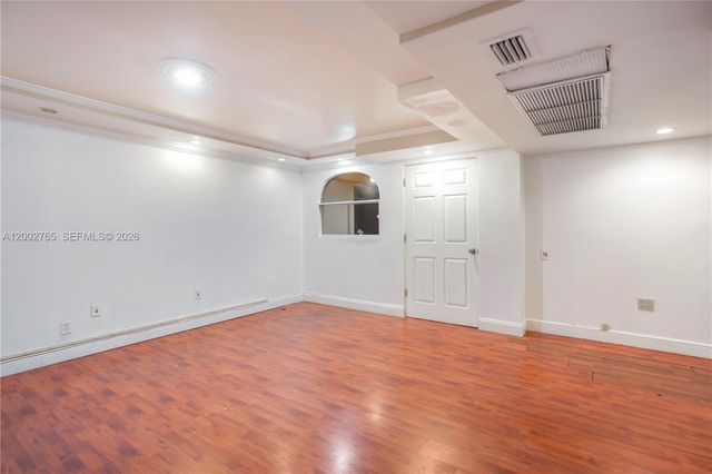 13499 Biscayne Blvd CUM1, North Miami, FL 33181