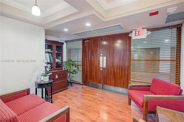 13499 Biscayne Blvd CUM1, North Miami, FL 33181
