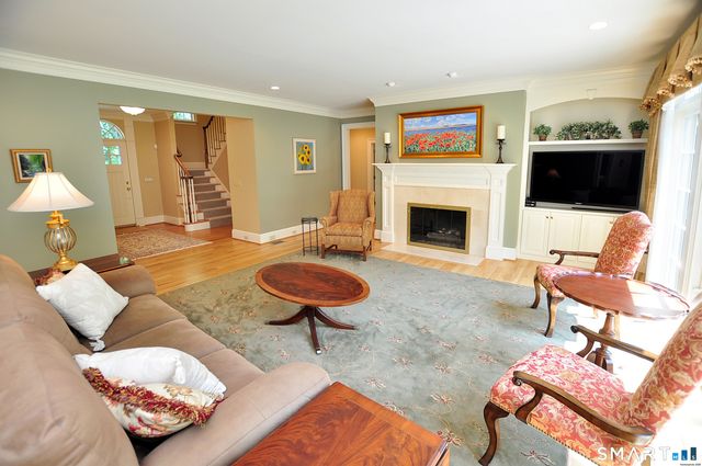 6 Larkins Way, Farmington, CT 06032