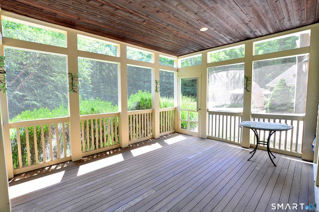 6 Larkins Way, Farmington, CT 06032