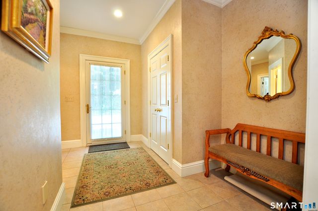 6 Larkins Way, Farmington, CT 06032