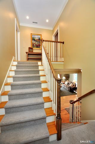 6 Larkins Way, Farmington, CT 06032