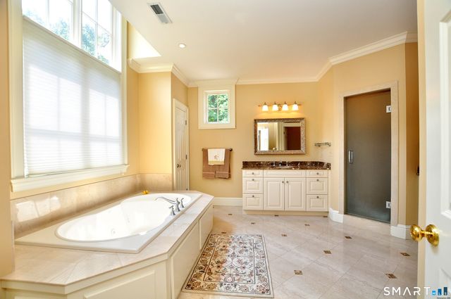 6 Larkins Way, Farmington, CT 06032