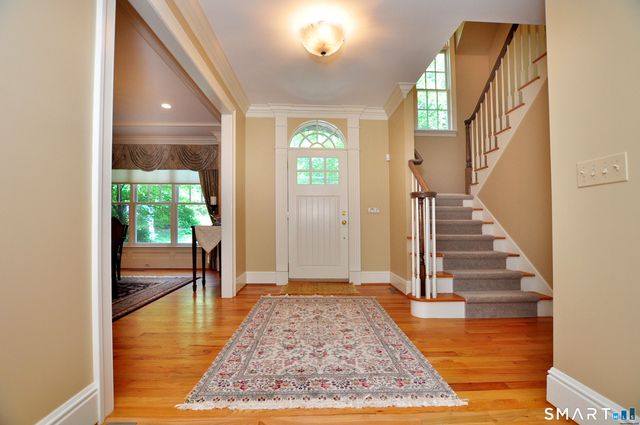 6 Larkins Way, Farmington, CT 06032