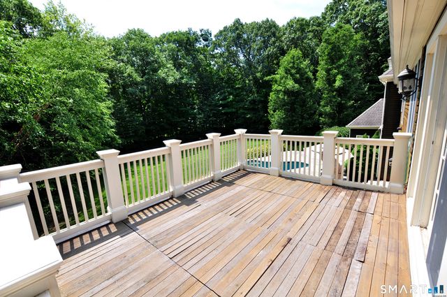 6 Larkins Way, Farmington, CT 06032