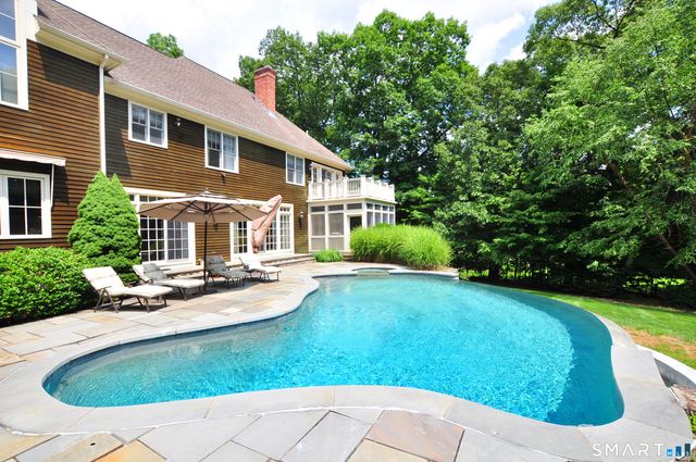 6 Larkins Way, Farmington, CT 06032