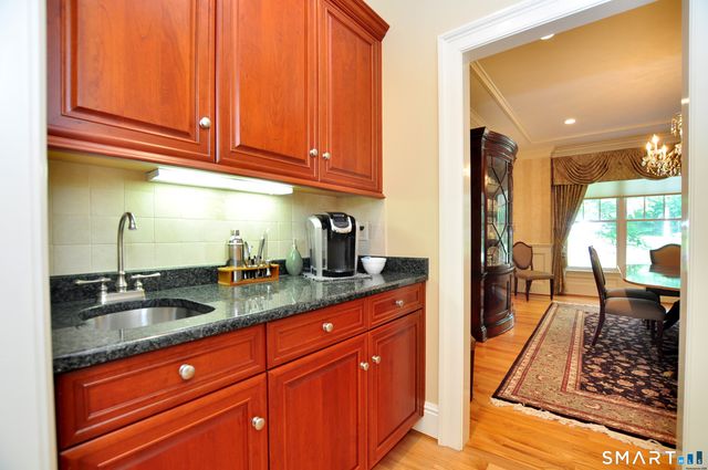 6 Larkins Way, Farmington, CT 06032