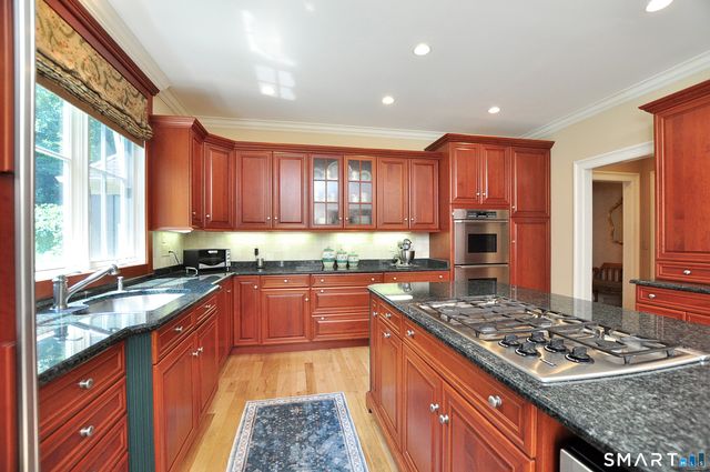 6 Larkins Way, Farmington, CT 06032