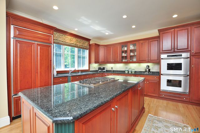 6 Larkins Way, Farmington, CT 06032