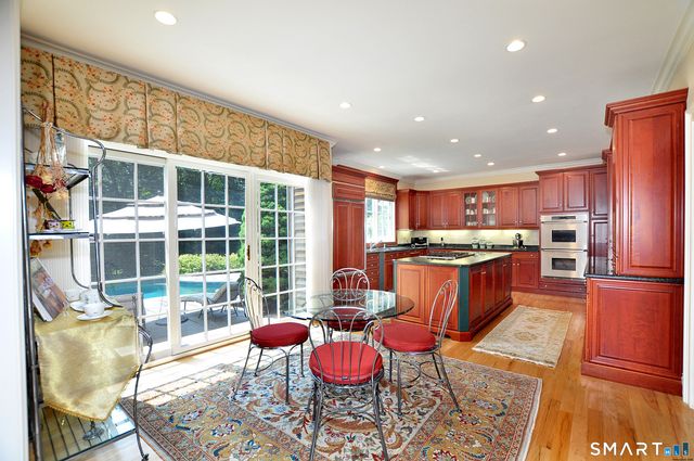 6 Larkins Way, Farmington, CT 06032