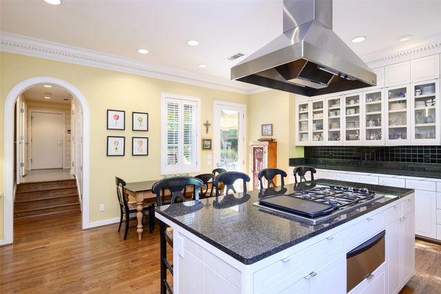 2116 Bradford Park Court, Fort Worth, TX 76107