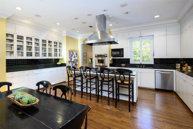 2116 Bradford Park Court, Fort Worth, TX 76107