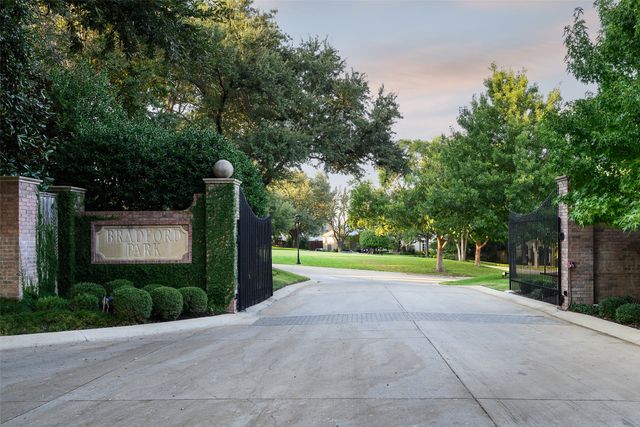 2116 Bradford Park Court, Fort Worth, TX 76107