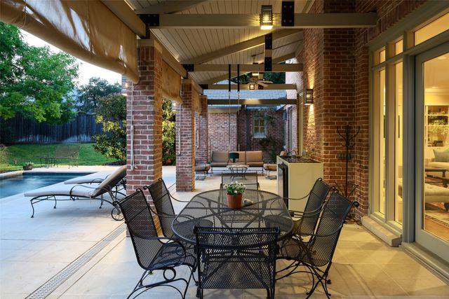 2116 Bradford Park Court, Fort Worth, TX 76107