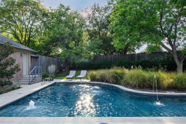 2116 Bradford Park Court, Fort Worth, TX 76107