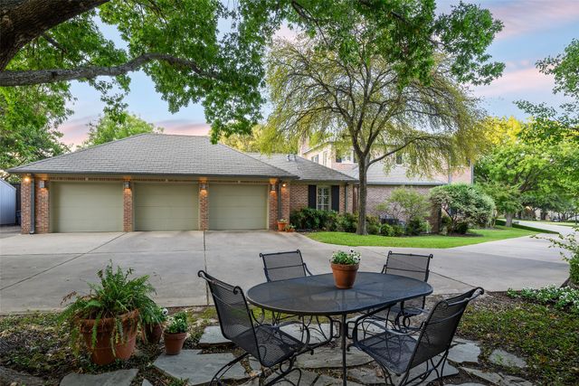 2116 Bradford Park Court, Fort Worth, TX 76107