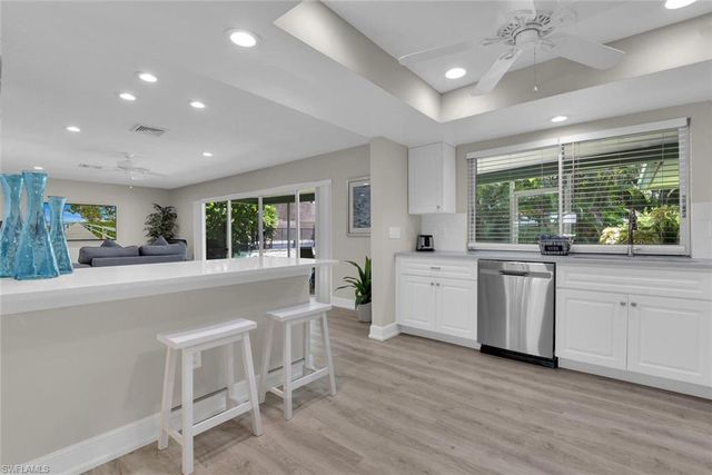 150 1st AVE N, Naples, FL 34102