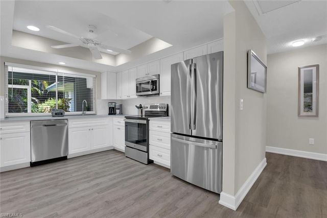 150 1st AVE N, Naples, FL 34102