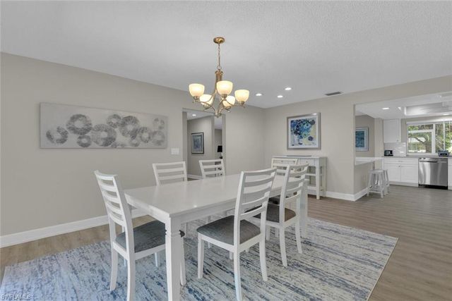 150 1st AVE N, Naples, FL 34102