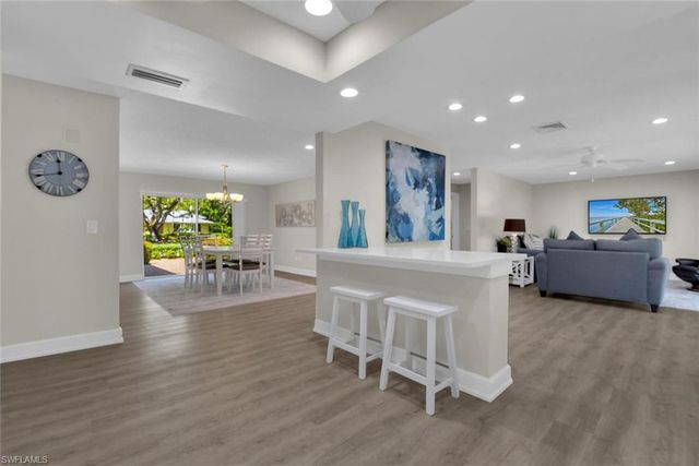 150 1st AVE N, Naples, FL 34102
