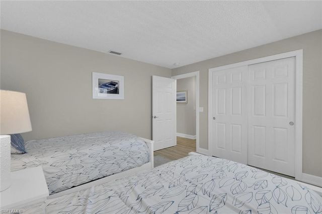 150 1st AVE N, Naples, FL 34102