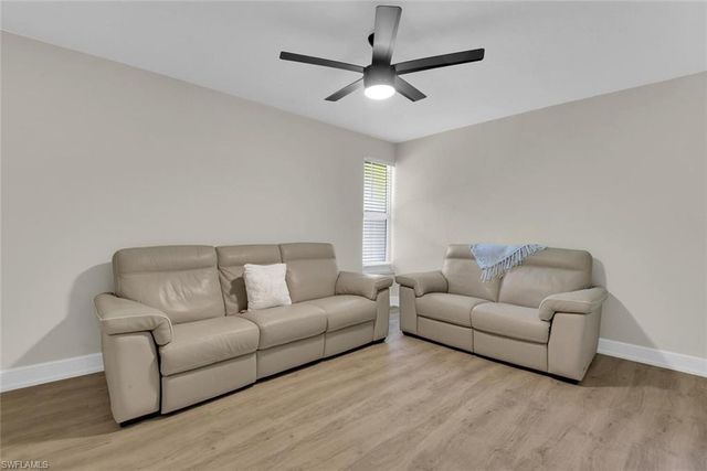 150 1st AVE N, Naples, FL 34102