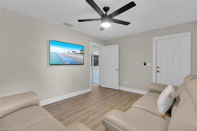 150 1st AVE N, Naples, FL 34102