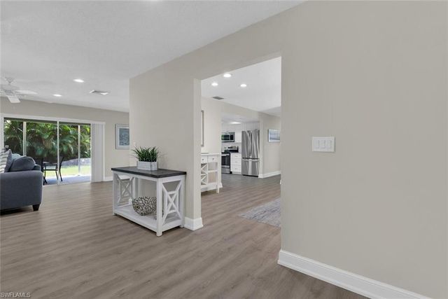 150 1st AVE N, Naples, FL 34102
