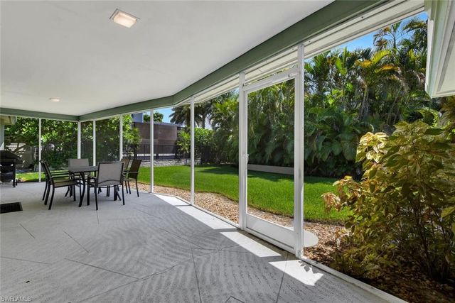 150 1st AVE N, Naples, FL 34102