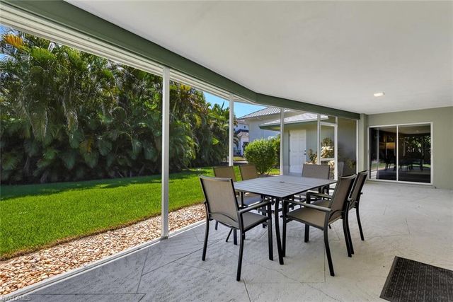 150 1st AVE N, Naples, FL 34102