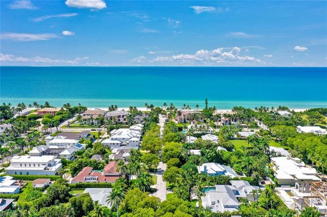 150 1st AVE N, Naples, FL 34102