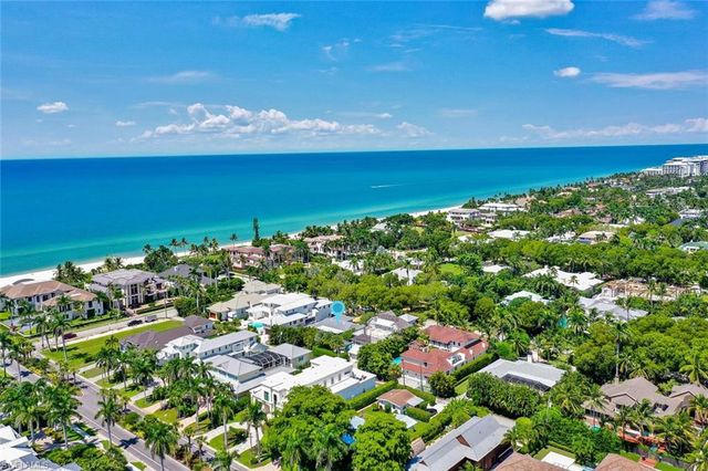 150 1st AVE N, Naples, FL 34102