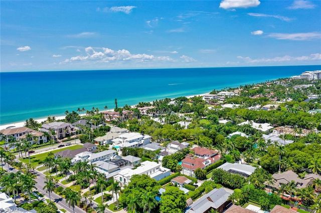 150 1st AVE N, Naples, FL 34102