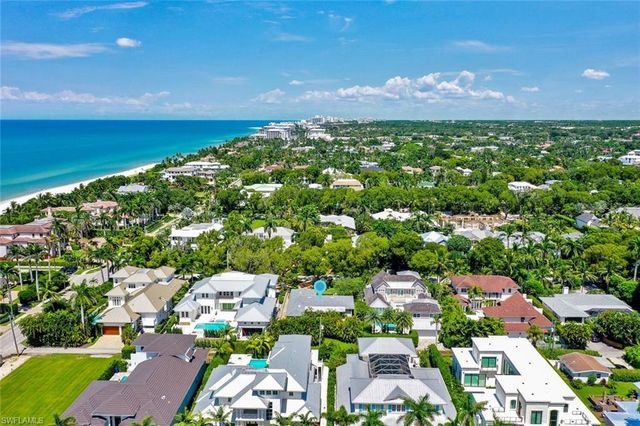 150 1st AVE N, Naples, FL 34102