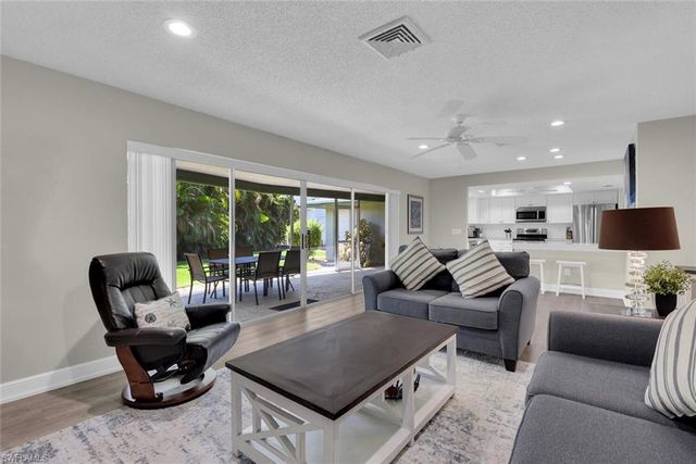 150 1st AVE N, Naples, FL 34102