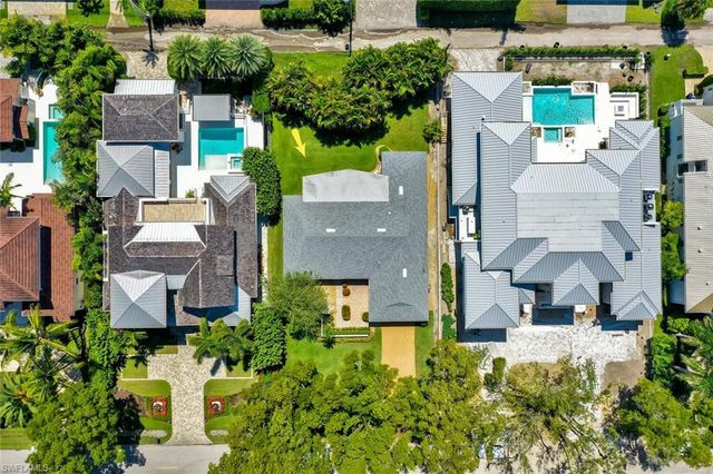 150 1st AVE N, Naples, FL 34102