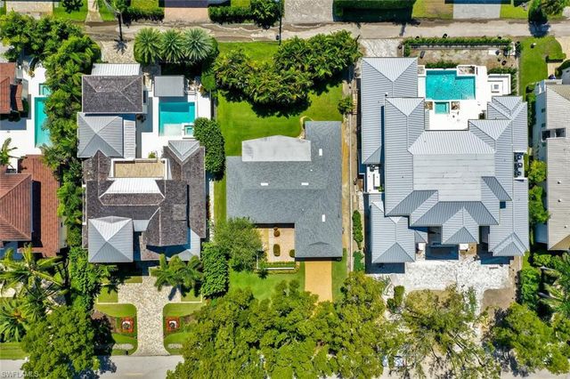 150 1st AVE N, Naples, FL 34102