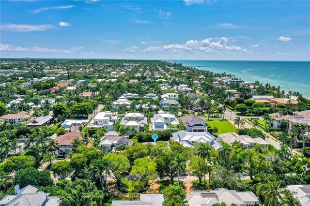 150 1st AVE N, Naples, FL 34102