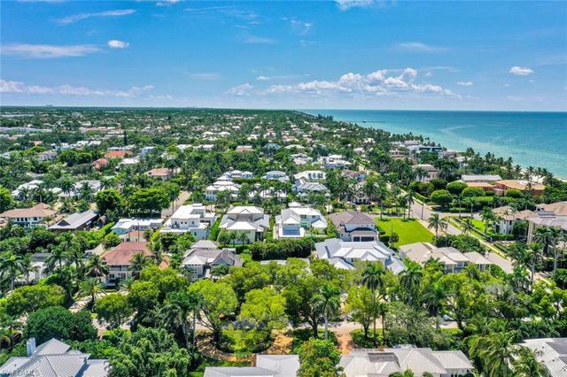 150 1st AVE N, Naples, FL 34102