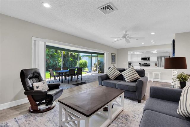 150 1st AVE N, Naples, FL 34102