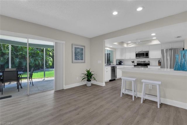 150 1st AVE N, Naples, FL 34102