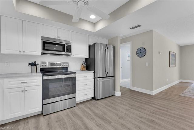 150 1st AVE N, Naples, FL 34102