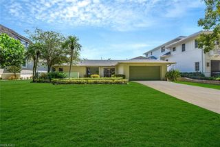 150 1st AVE N, Naples, FL 34102