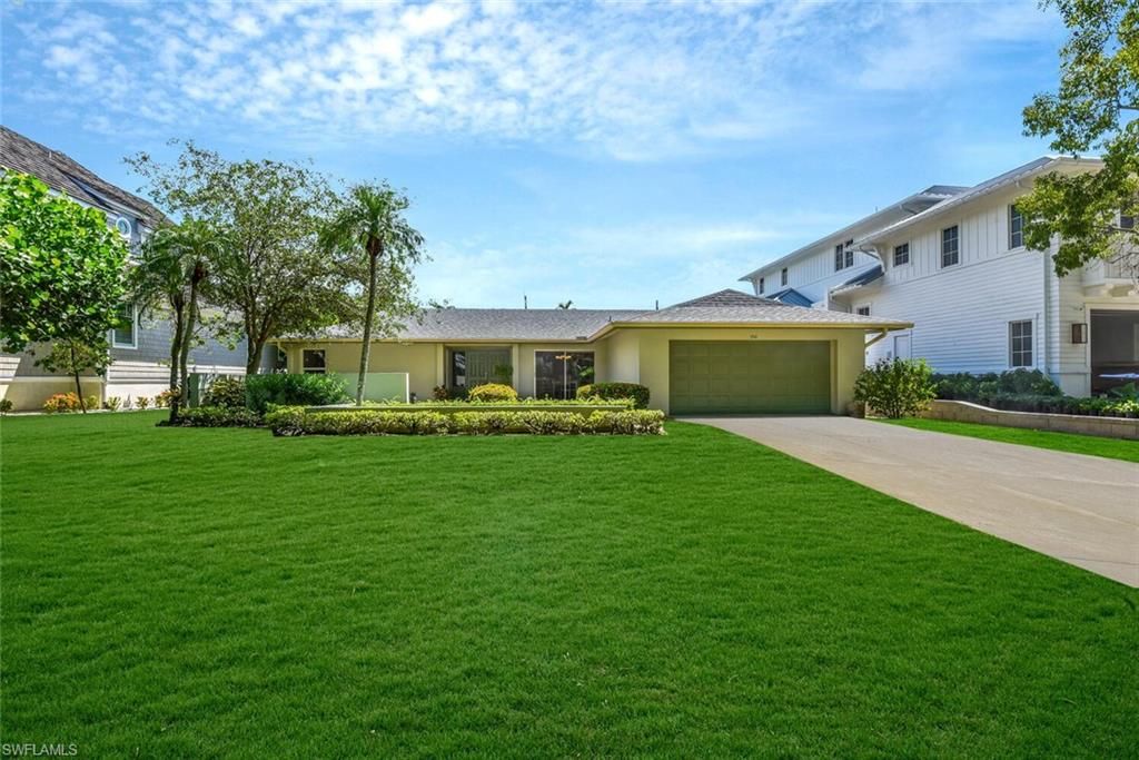 150 1st AVE N, Naples, FL 34102