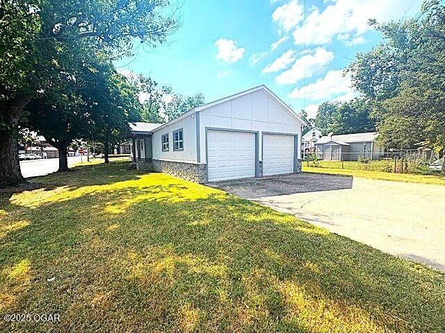 602 E Bond Street, Monett, MO 65708